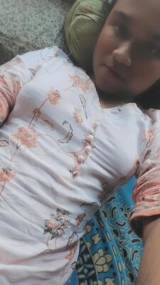 Bangladeshi Girl Tight Boobs Exposing Selfies