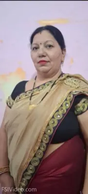 Busty Aunty In Saree Changes Dress And Shows Big Boobs