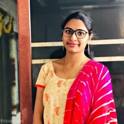 Hairy Pussy Slim Girl Nude Posing For Boyfriend