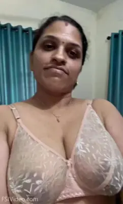 Tamil Aunty Supriya Shows Big Boobs And Naked Pussy