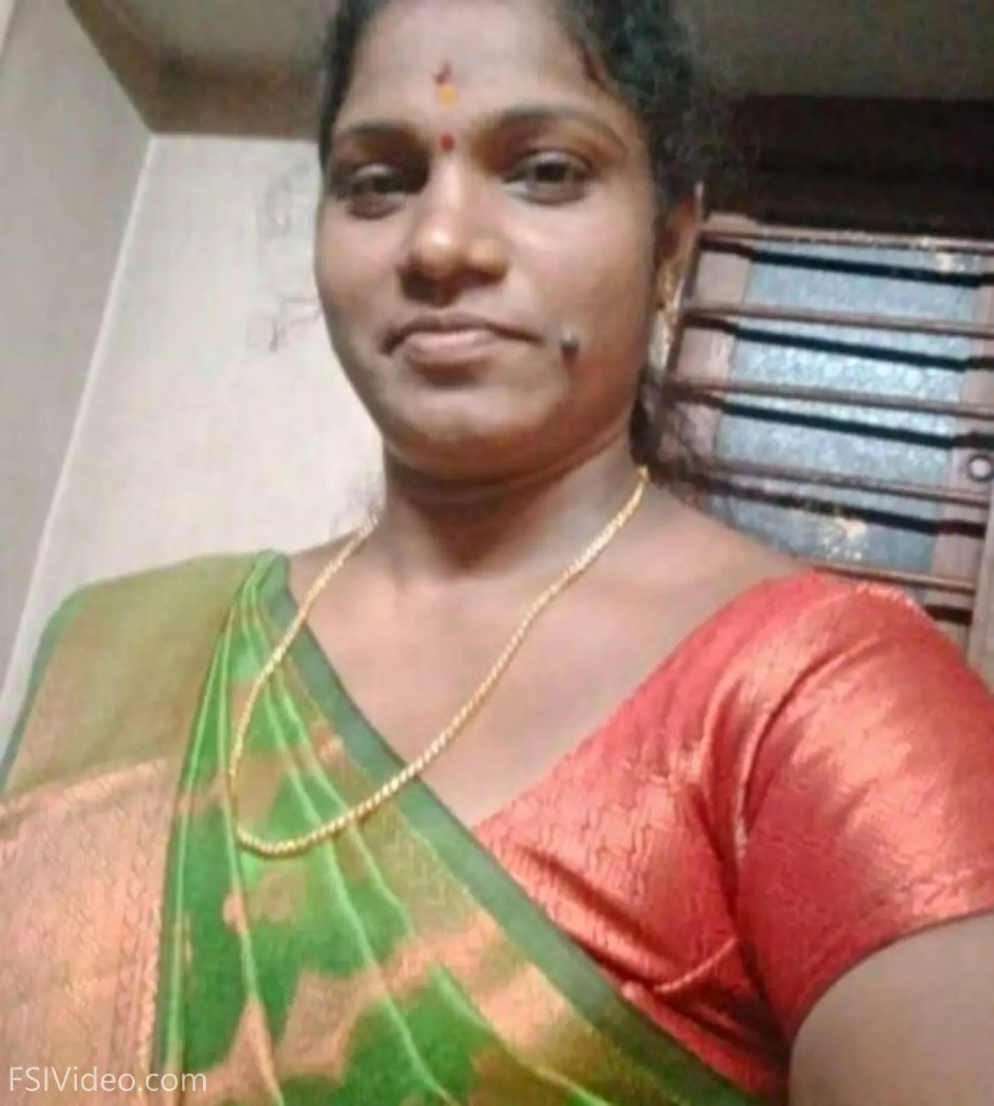 Tamil Wife Stripping Saree And Showing Nude Body Curves
