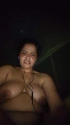 Bengali Aunty Video Call To Lover Showing Her Nude Body - Thumbnail 9