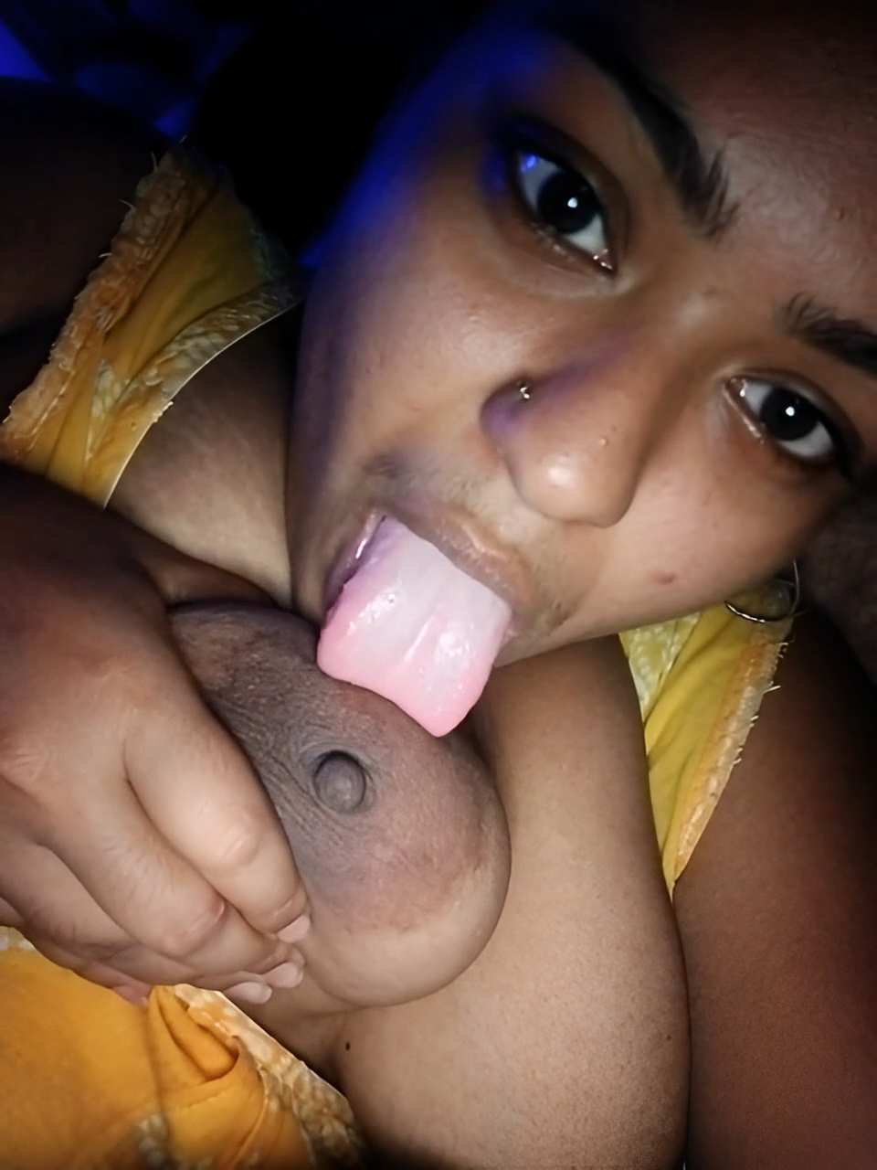 Bengali Girl Licking Boobs At Night Viral MMS - Thumbnail 2