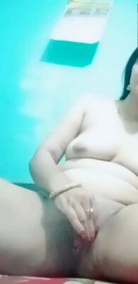 Bhabhi Spreading Pussy And Showing Wet Vagina - Thumbnail 1