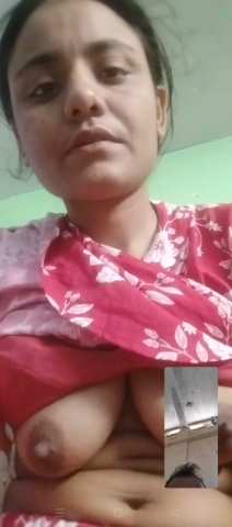 Big Ass Aunty Slapping Booty During Live Call - Thumbnail 7