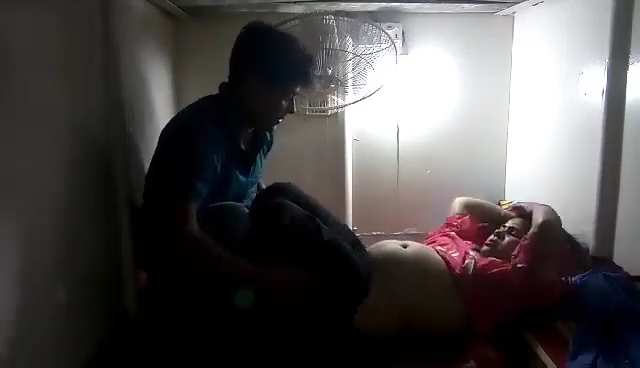 Bihari Workers Fucking Inside A Cabin After Work - Thumbnail 2