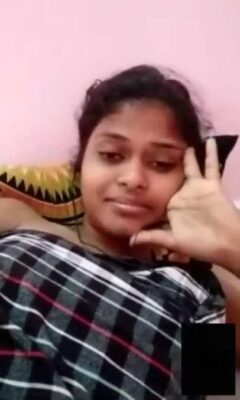 College Girlfriend Showing Boobs On Video Call - Thumbnail 1