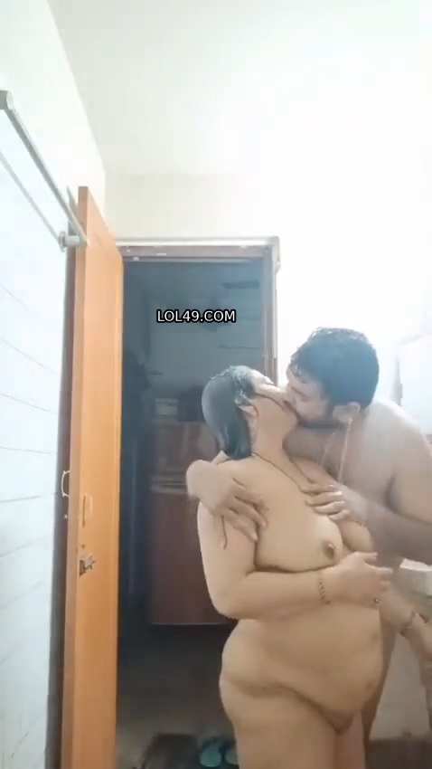 Couple Standing Romance And Bathing Naked Viral Unseen - Thumbnail 5