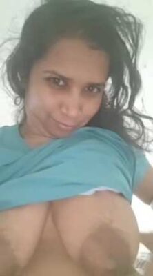 Cute Facial Expression Showing Bhabhi Topless Selfie - Thumbnail 1