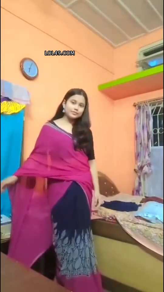 Cute Girl Stripping Saree And Showing Naked Boobs - Thumbnail 1
