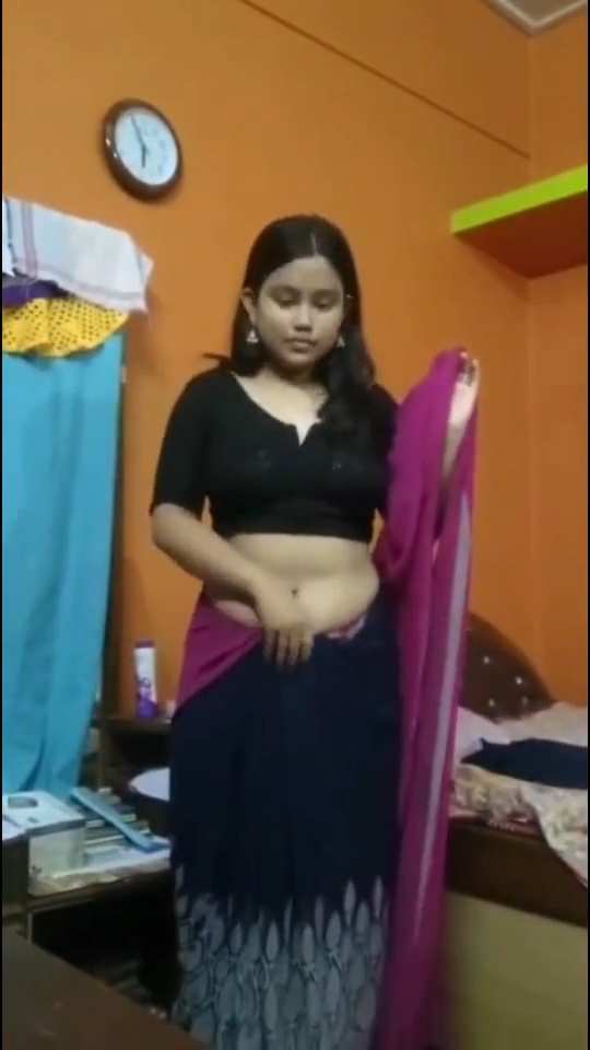 Cute Girl Stripping Saree And Showing Naked Boobs - Thumbnail 3