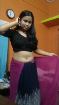 Cute Girl Stripping Saree And Showing Naked Boobs - Thumbnail 4