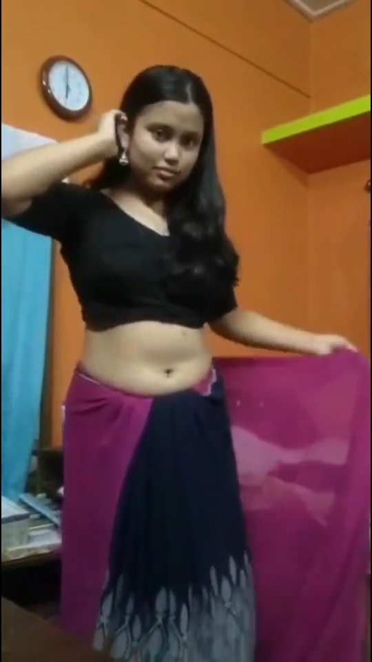 Cute Girl Stripping Saree And Showing Naked Boobs - Thumbnail 4