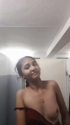 Cute Girlfriend Hot Boobs Showing Viral Video Making - Thumbnail 3