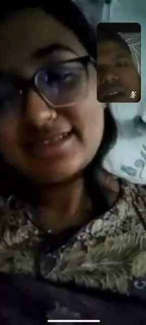 Desi Maal Shows Boobs On Video Call To Boyfriend - Thumbnail 4