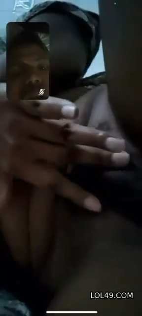 Desi Maal Shows Boobs On Video Call To Boyfriend - Thumbnail 7