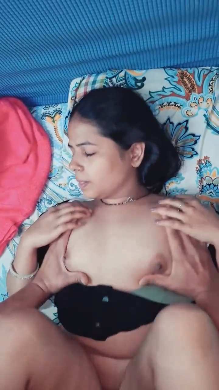 Famous Bhabhi Porn Fucking Homemade Xxx With Devar - Thumbnail 5
