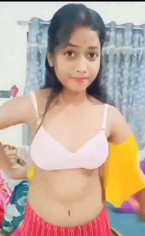 Girlfriend In Saree Did Striptease Nude Viral Show - Thumbnail 6