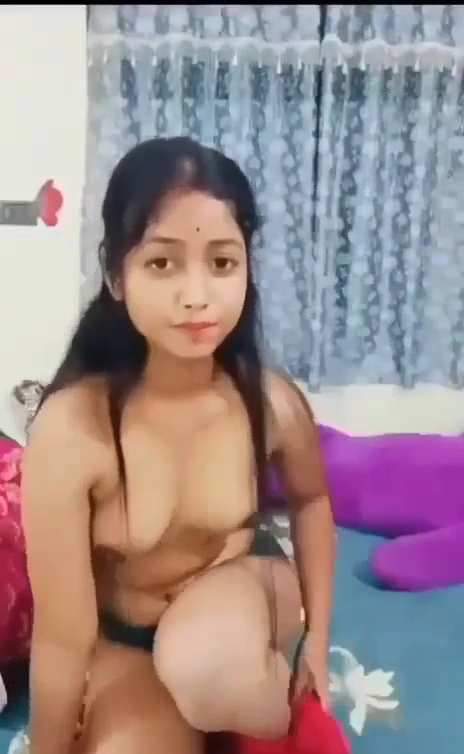 Girlfriend In Saree Did Striptease Nude Viral Show - Thumbnail 9