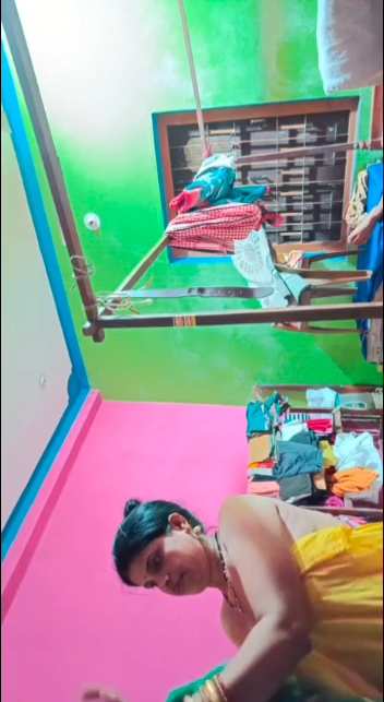Hindi Mom Changing Dress Viral Video Exposed Online - Thumbnail 1