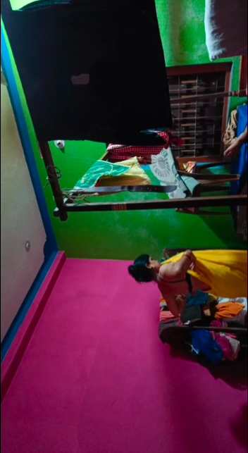 Hindi Mom Changing Dress Viral Video Exposed Online - Thumbnail 5