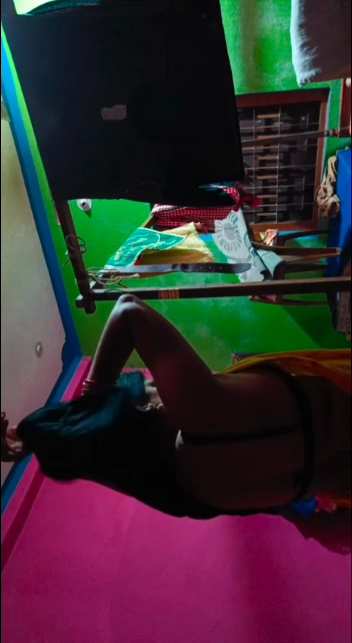 Hindi Mom Changing Dress Viral Video Exposed Online - Thumbnail 7