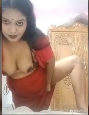 Striptease Bhabhi In Saree Fingering Her Horny Pussy - Thumbnail 5