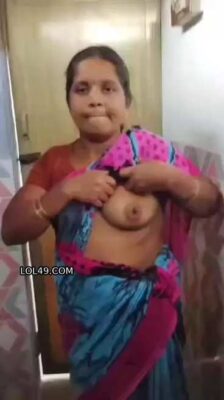 Tamil Aunty Lifts Blouse And Shows Boobs Before Blowjob - Thumbnail 1