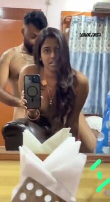 Tamil Girl Giving Handjob To Boyfriend In Front Of Mirror - Thumbnail 4