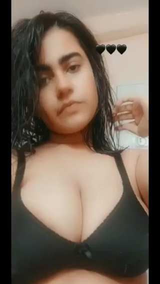 Videos Compilation Of Girlfriend Showing Huge Boobs - Thumbnail 1